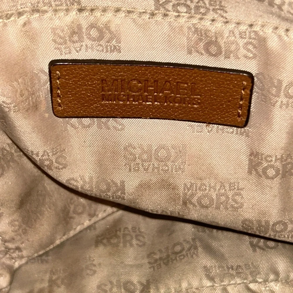 Pre loved Michael Kors pebbled leather satchel